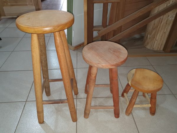BANQUETAS DE MADEIRA MACIÇA