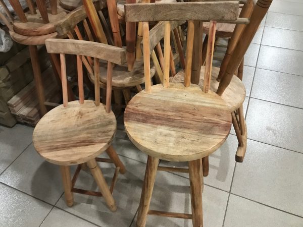 BANQUETA COM ENCOSTO MADEIRA MACIÇA